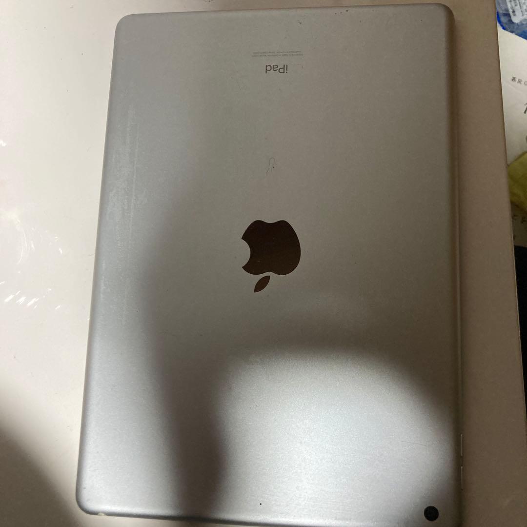 iPad 本体 第9世代 シルバー 画面ひび割れ