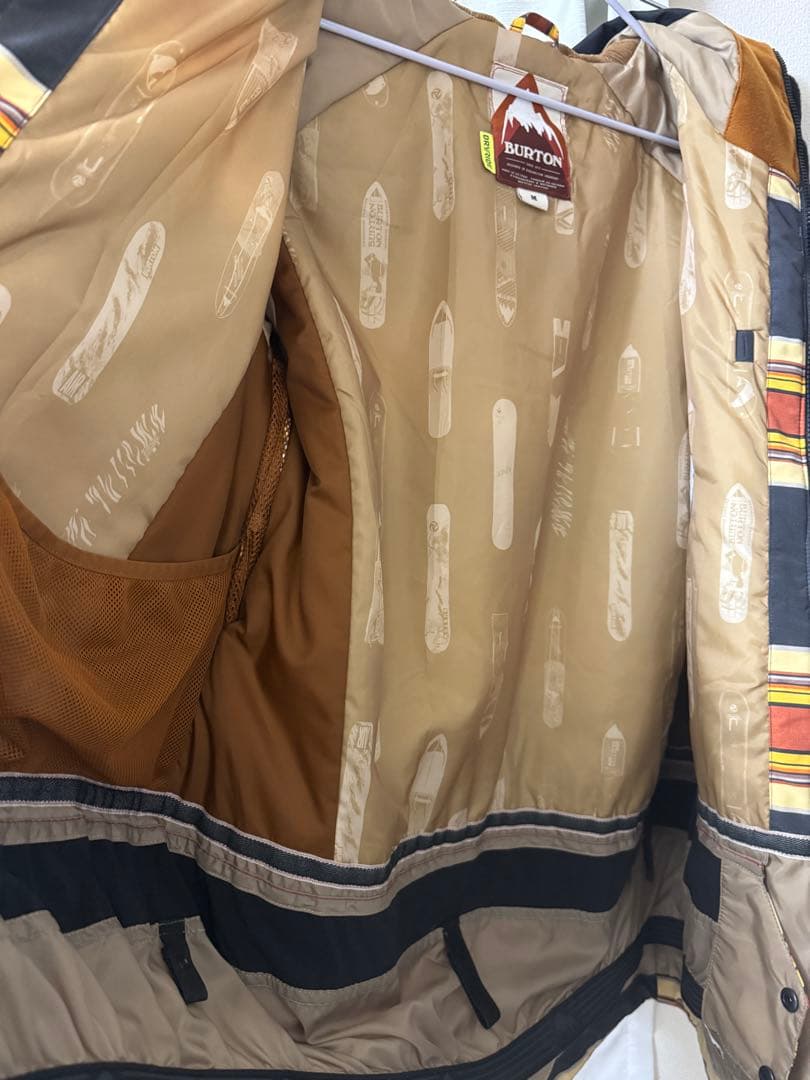 Burtonのメンズスノーボードジャケット