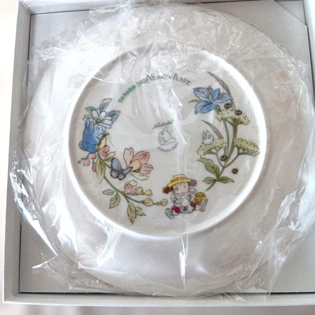 となりのトトロ　イヤリープレート2026年　皿立て付き　Noritake