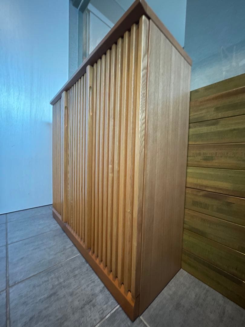 iwa-chan　■天然木 縦格子キャビネット/サイドボード W89cm■