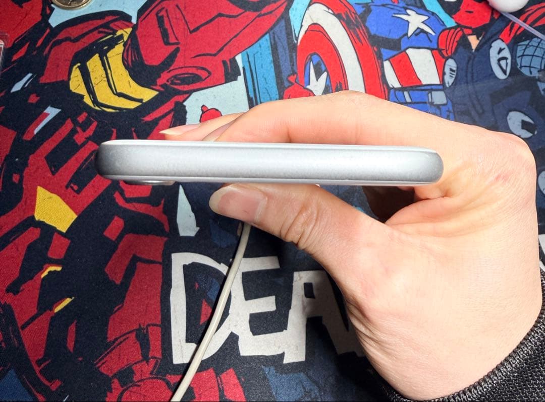 iPhone 8 ホワイト64GB simロックなし　電池83％