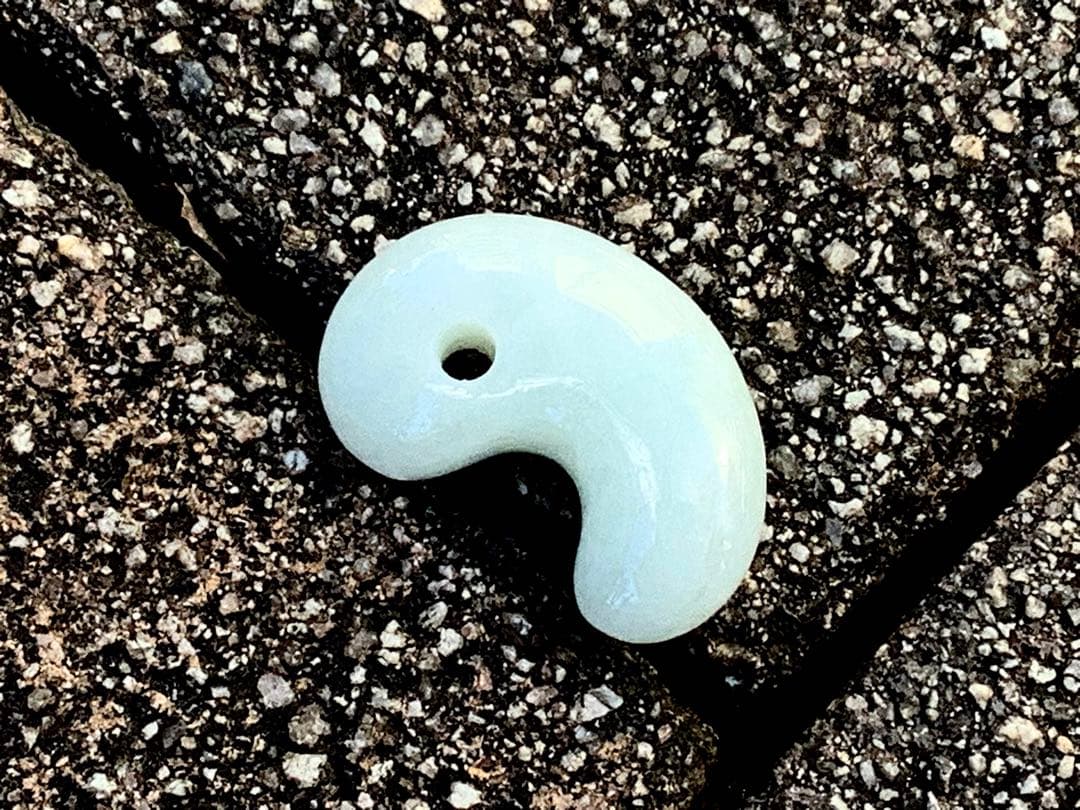 ✳癒やされる守護石の御守りです　糸魚川翡翠ジェダイト勾玉　外部鑑定の機械鑑別書付