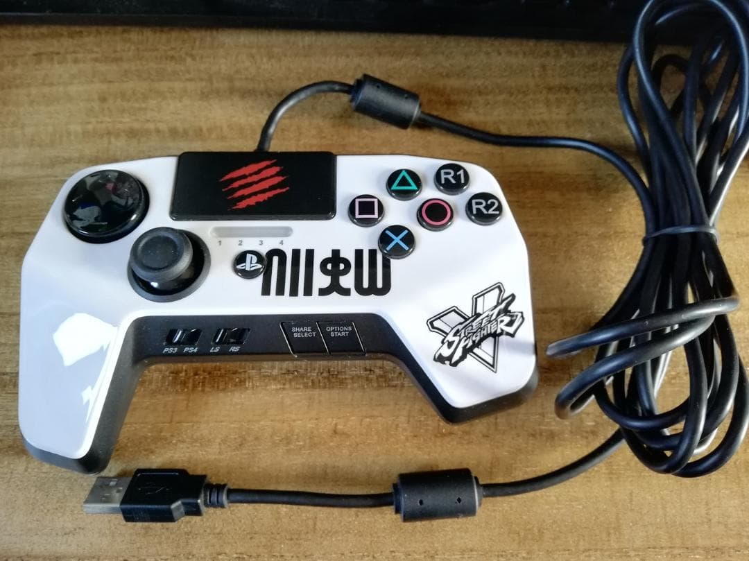 ストリートファイター V ファイトパッドプロ　マッドキャッツ