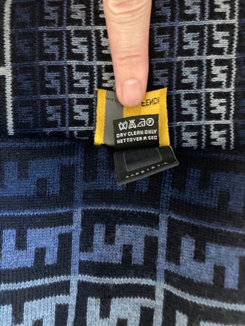 FENDI マフラー　メンズマフラー