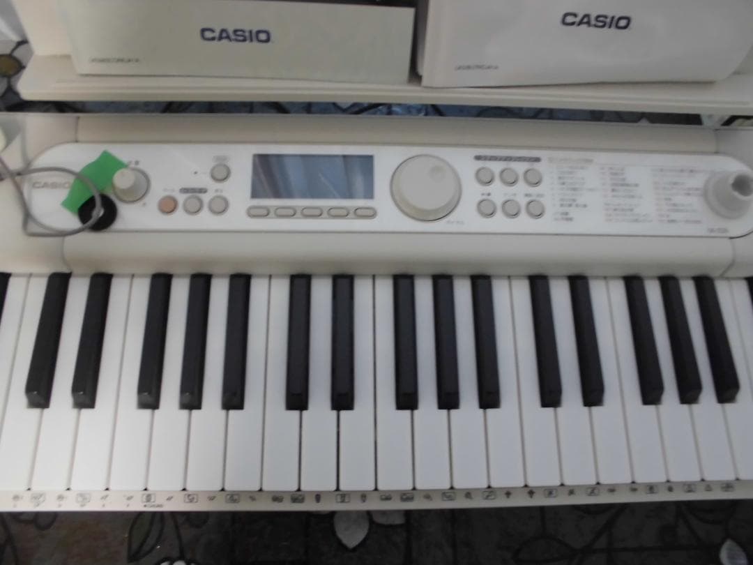 CASIO 楽らくキーボード カラオケマイク付き　LK-526　６１鍵