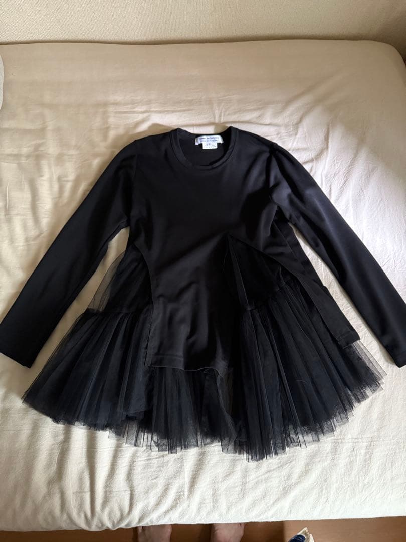 コムコムAD2022AW ブラック チュール付きTシャツS