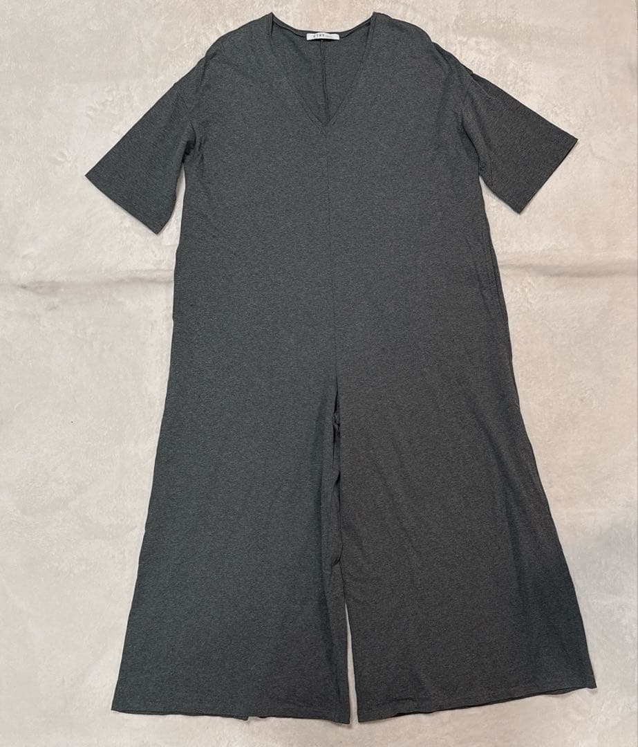 ETRE TOKYO エトレトウキョウ Vネックリラクシーオールインワン グレー