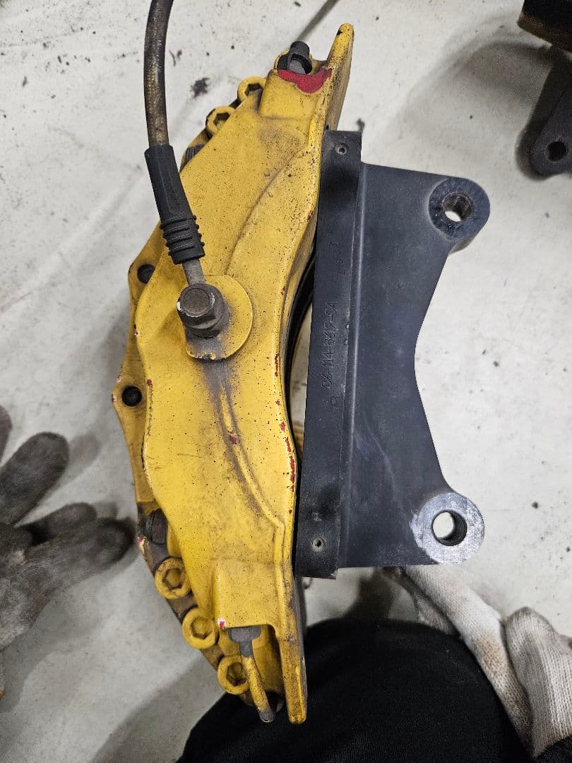 STOPTECH イエローブレーキキャリパー 6ポッド