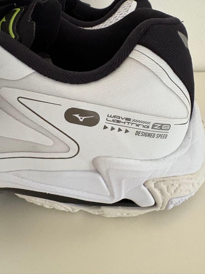 ミズノ ウェーブライトニング Z8