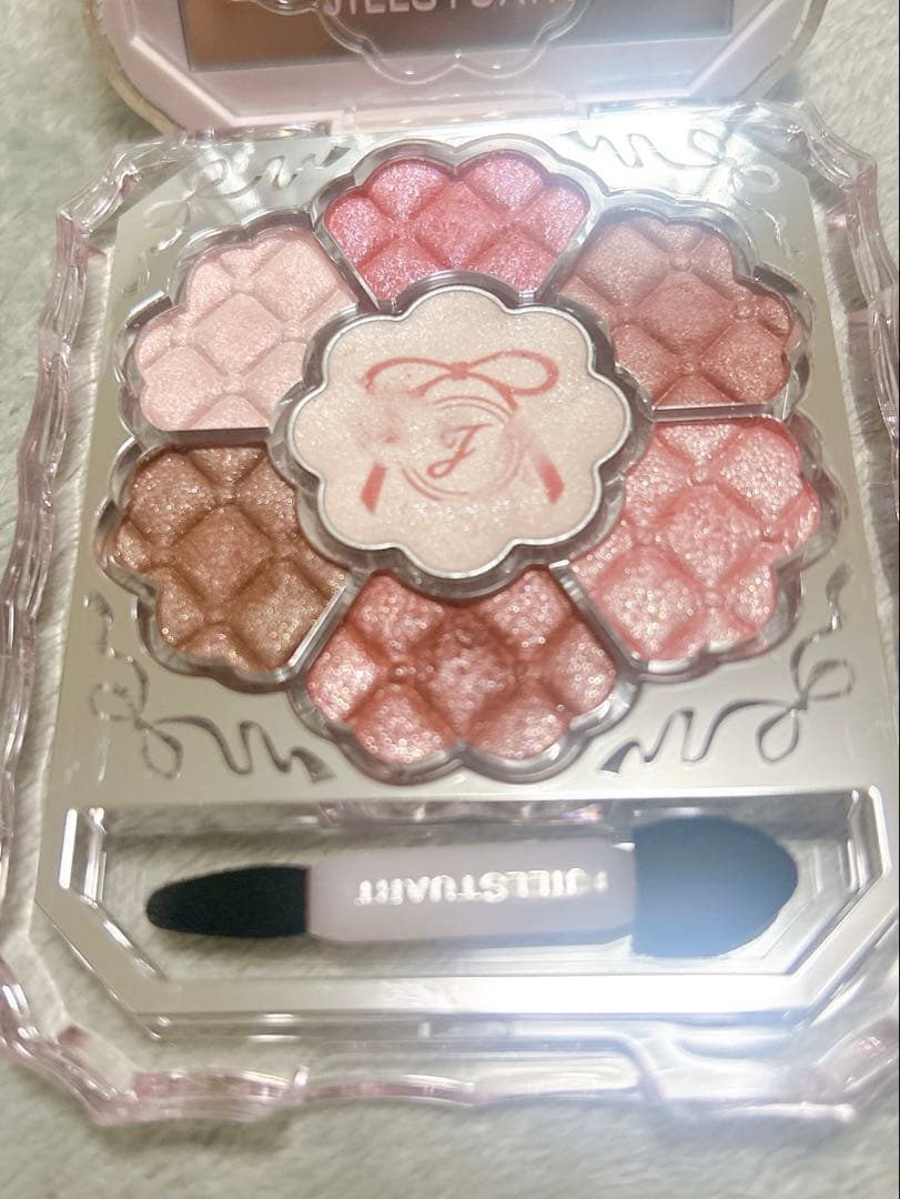 ジルスチュアート　クリスマスコフレ　アイシャドウ、アイライン、ハイライト、リップ