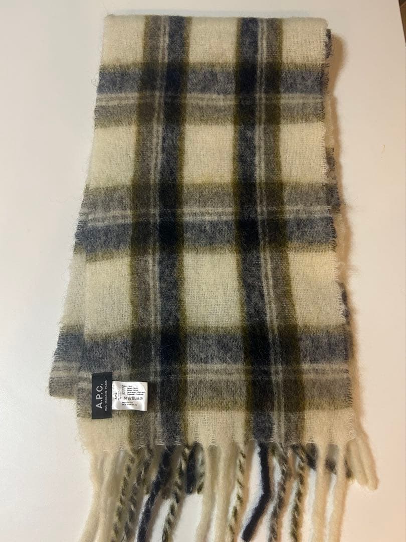 だいきんぐ⭐︎　A.P.C マフラー Elie