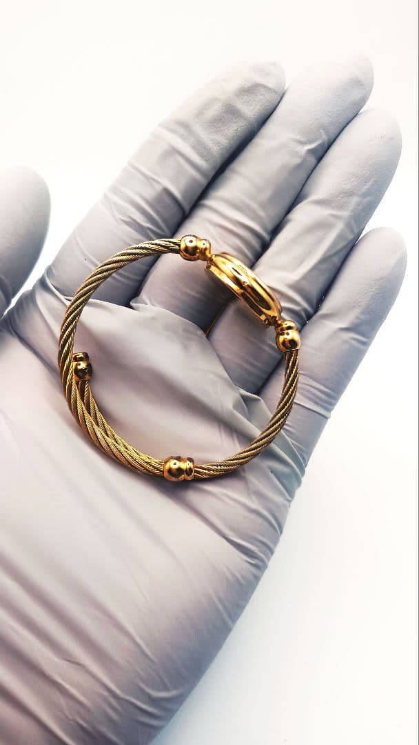 週末限定【稼働品】箱付き。グッチ　GUCCI 2700.2.L