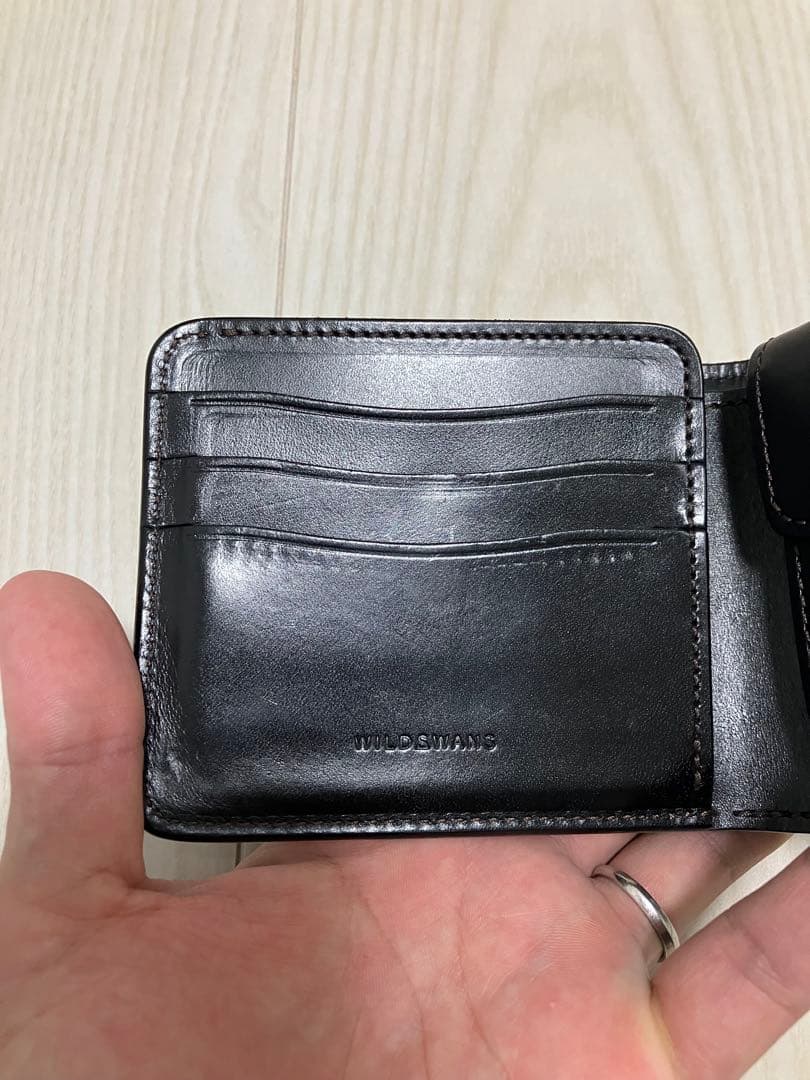 WILD SWANS 二つ折り財布 黒