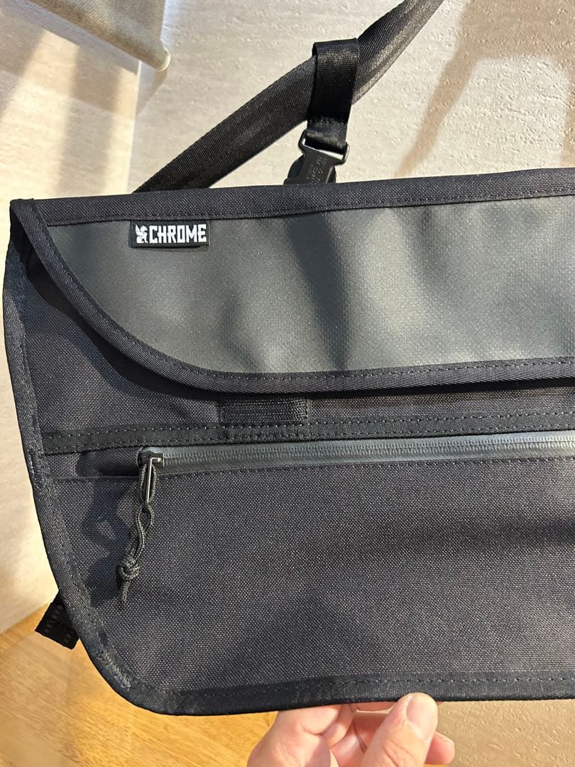 CHROME シンプルメッセンジャーバッグ 黒