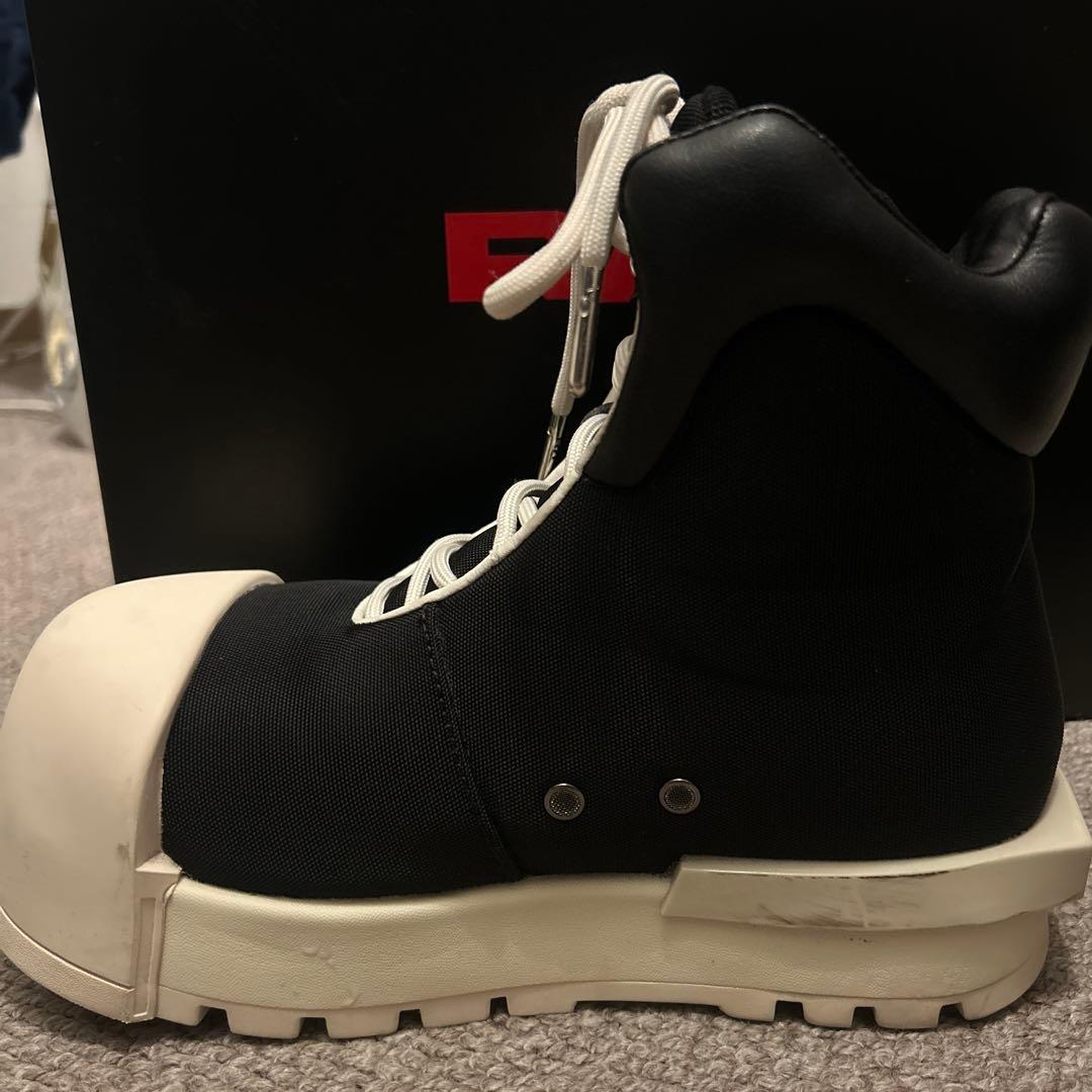 FVVO スニーカー