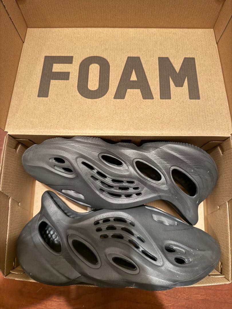 【新品未使用】adidas YEEZY Foam Runner