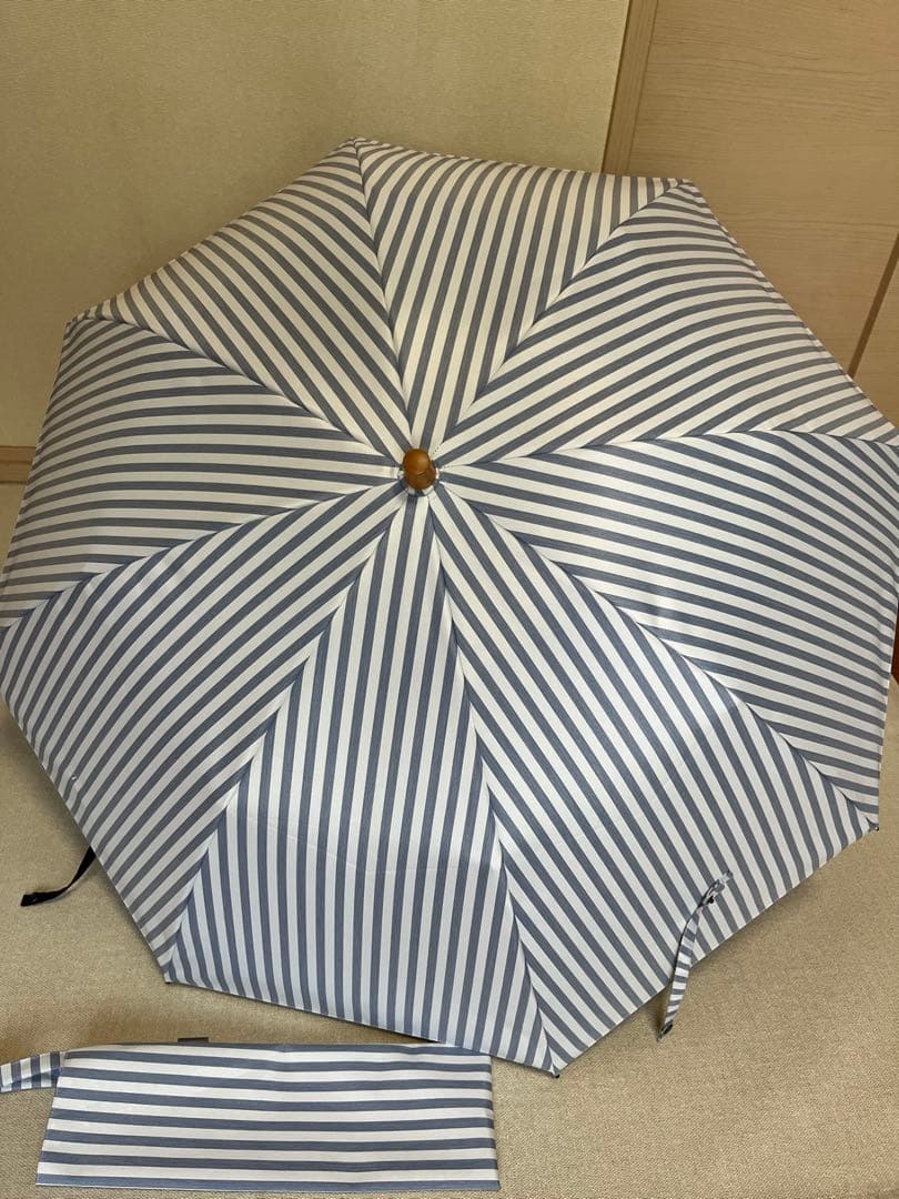 【美品 】 サンバリア100 日傘 2段折　ストライプブルー
