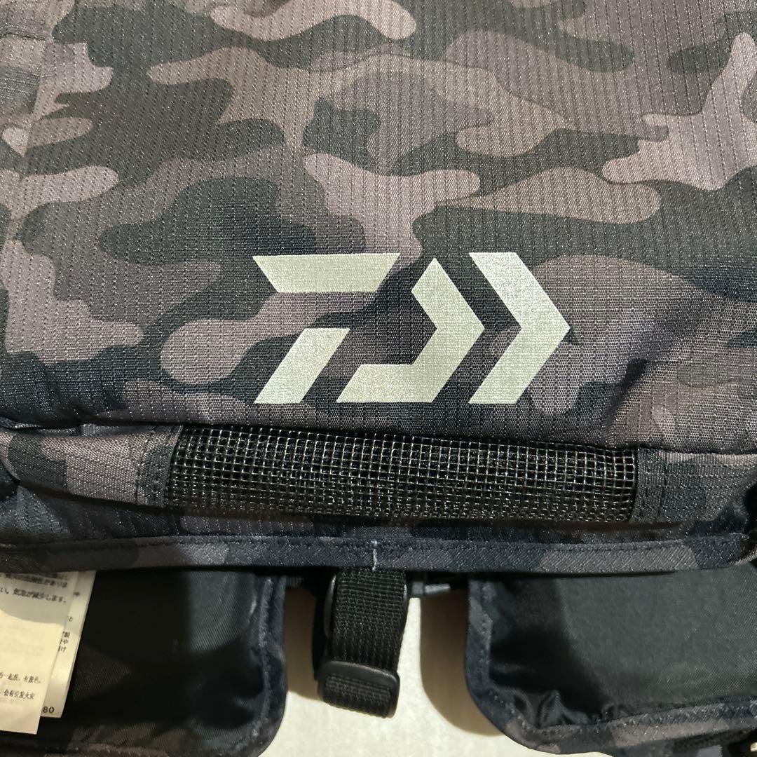 美品 DAIWA フロートゲームベスト DF-6206 カモフラ