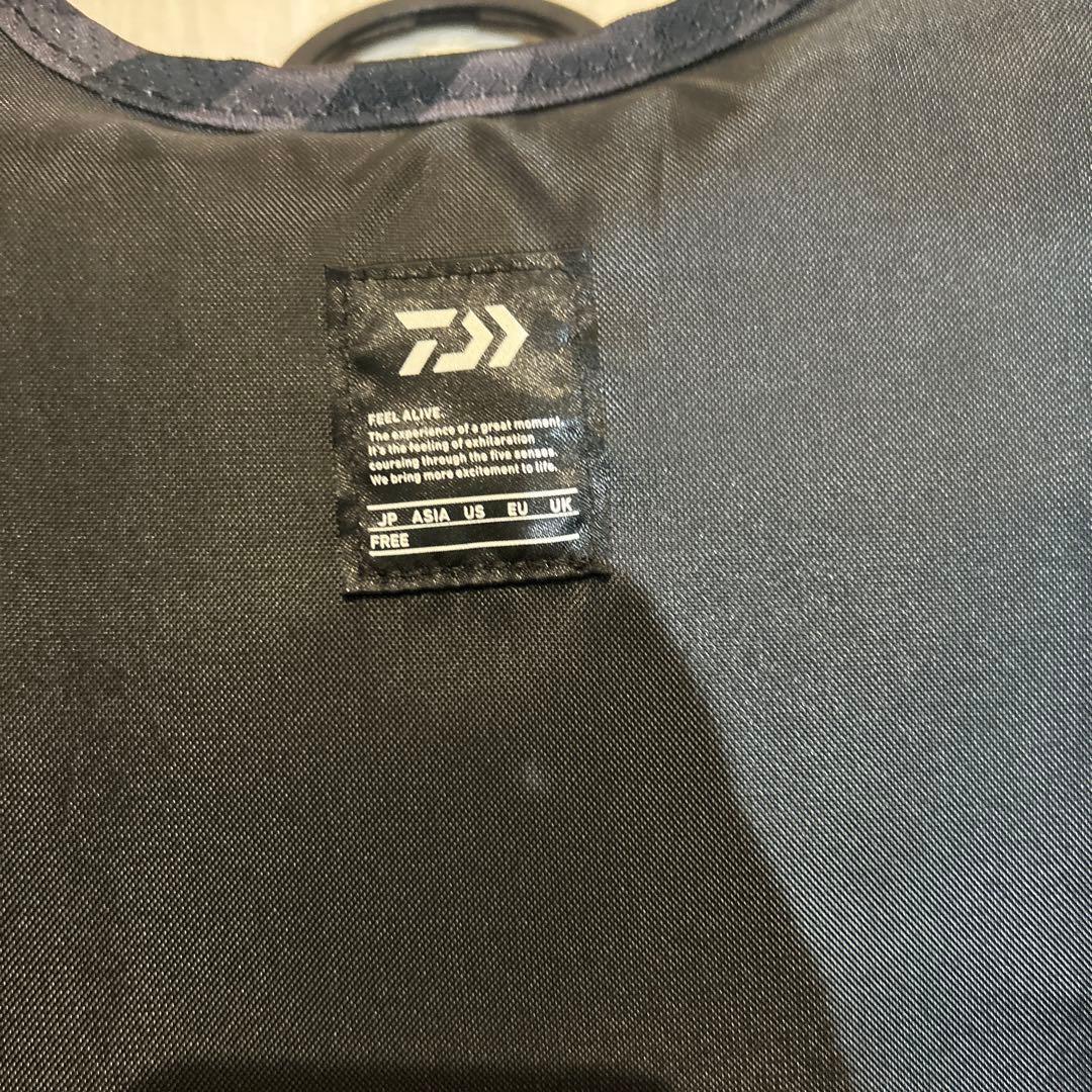 美品 DAIWA フロートゲームベスト DF-6206 カモフラ