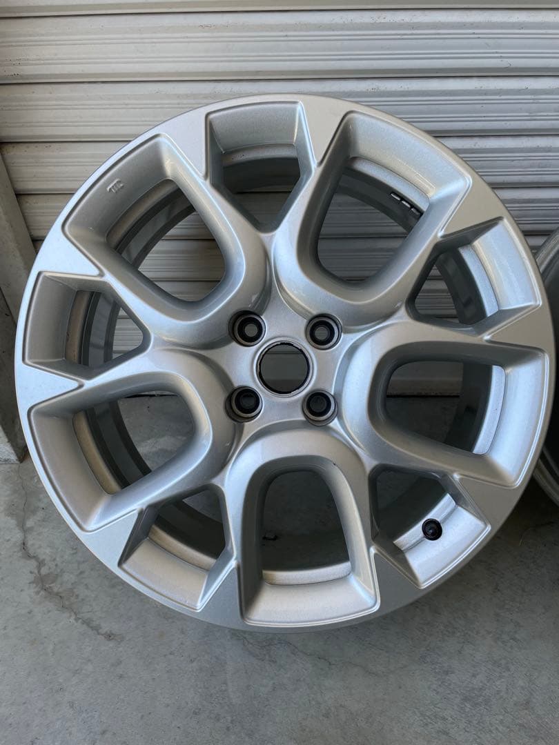 アバルト595 コンペティツオーネ 純正ホイール