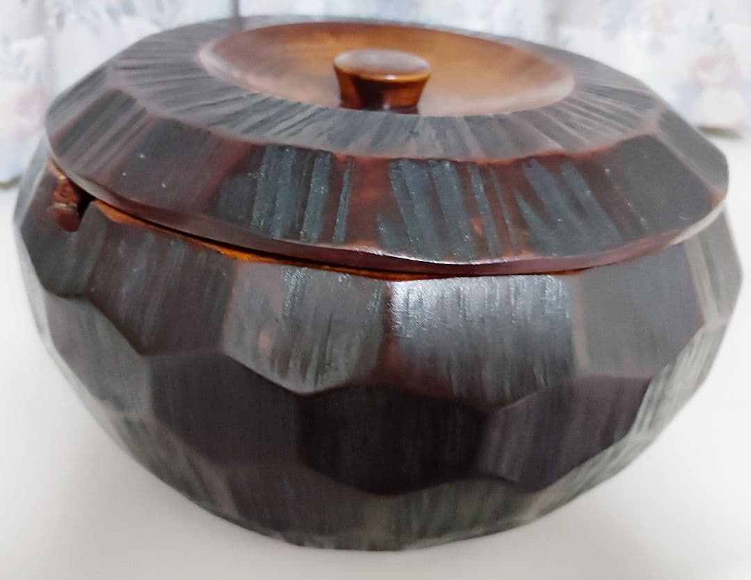 おひつ 天然木くり抜き 漆塗り 亀甲彫 和食器 お櫃 重箱 蓋付 24cm