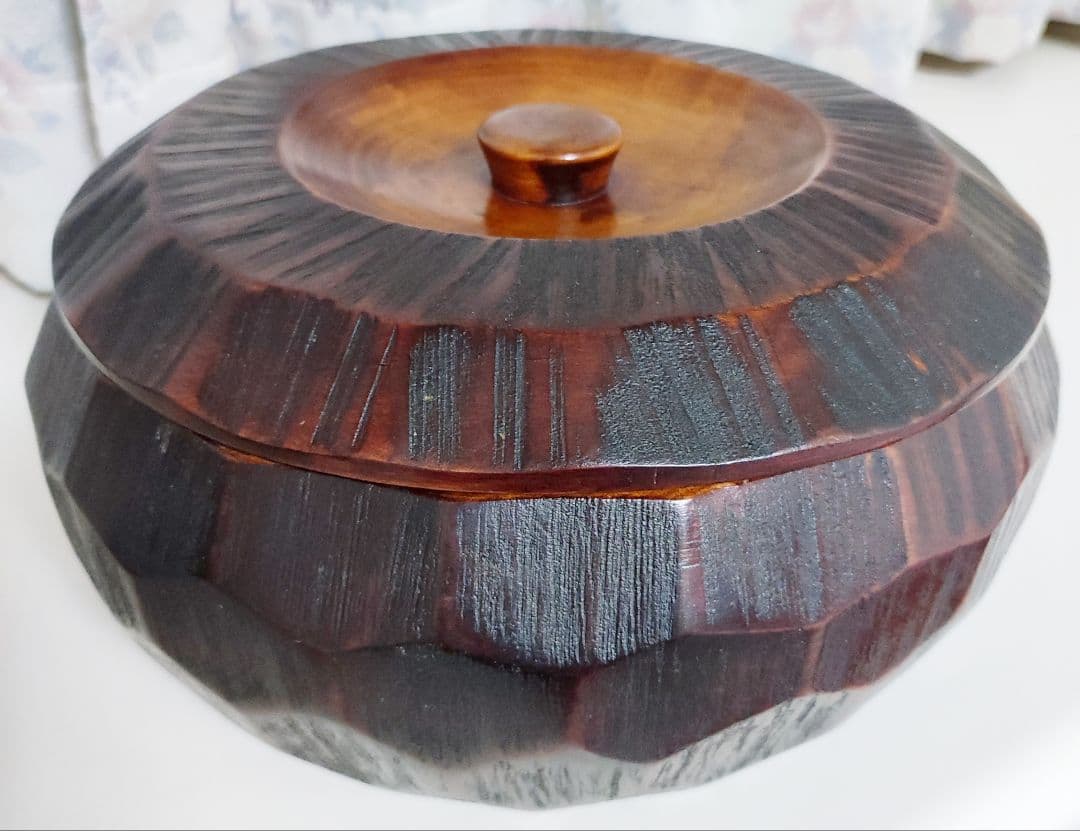 おひつ 天然木くり抜き 漆塗り 亀甲彫 和食器 お櫃 重箱 蓋付 24cm