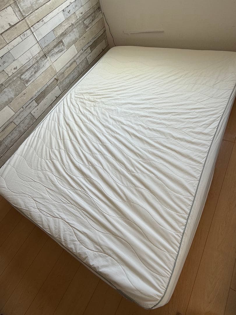 コアラマットレス ダブル／半年使用／専用シーツ付き／送料込み（たのメル便）