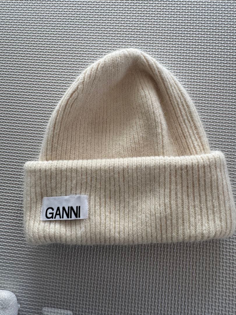 GANNI クリーム色 ニット帽
