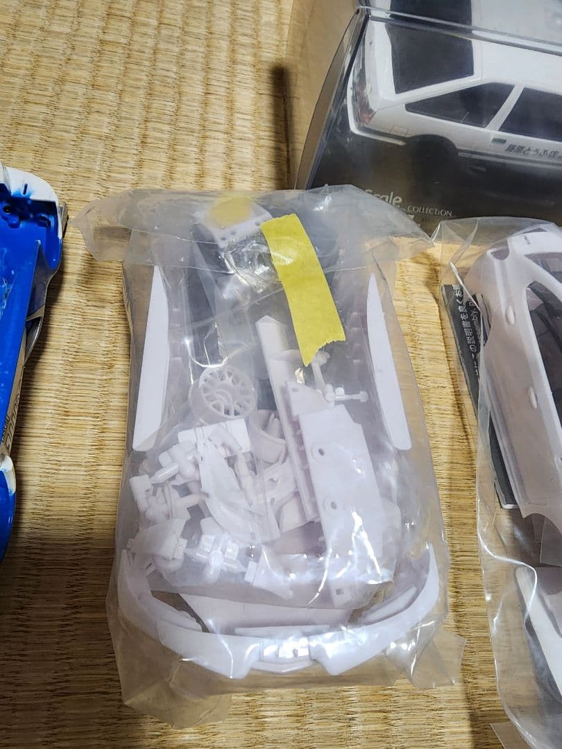 京商 オートスケールイニシャルD AE86未開封とHKSその他使用済みボディ