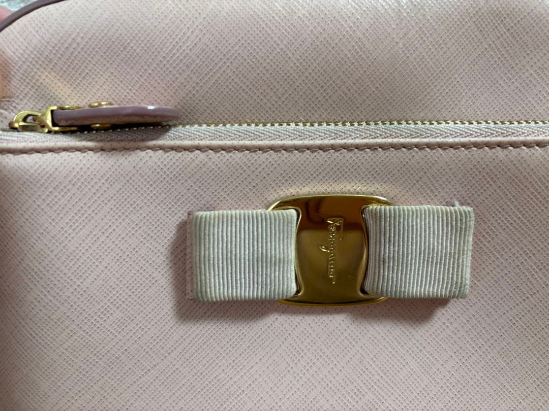 P*e様 フェラガモ ショルダーバッグ　ヴァラ　リボン