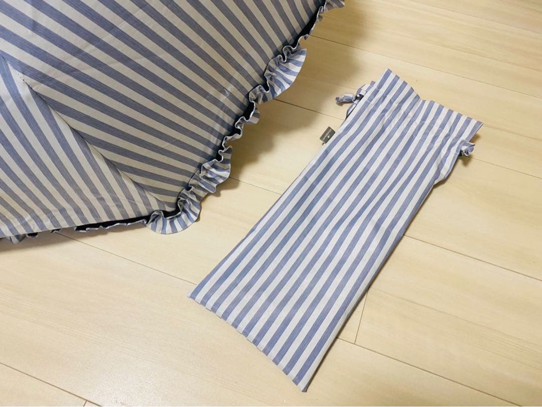 サンバリア100完全遮光折日傘 2段フリル ストライプ 折りたたみ傘 UV 遮熱