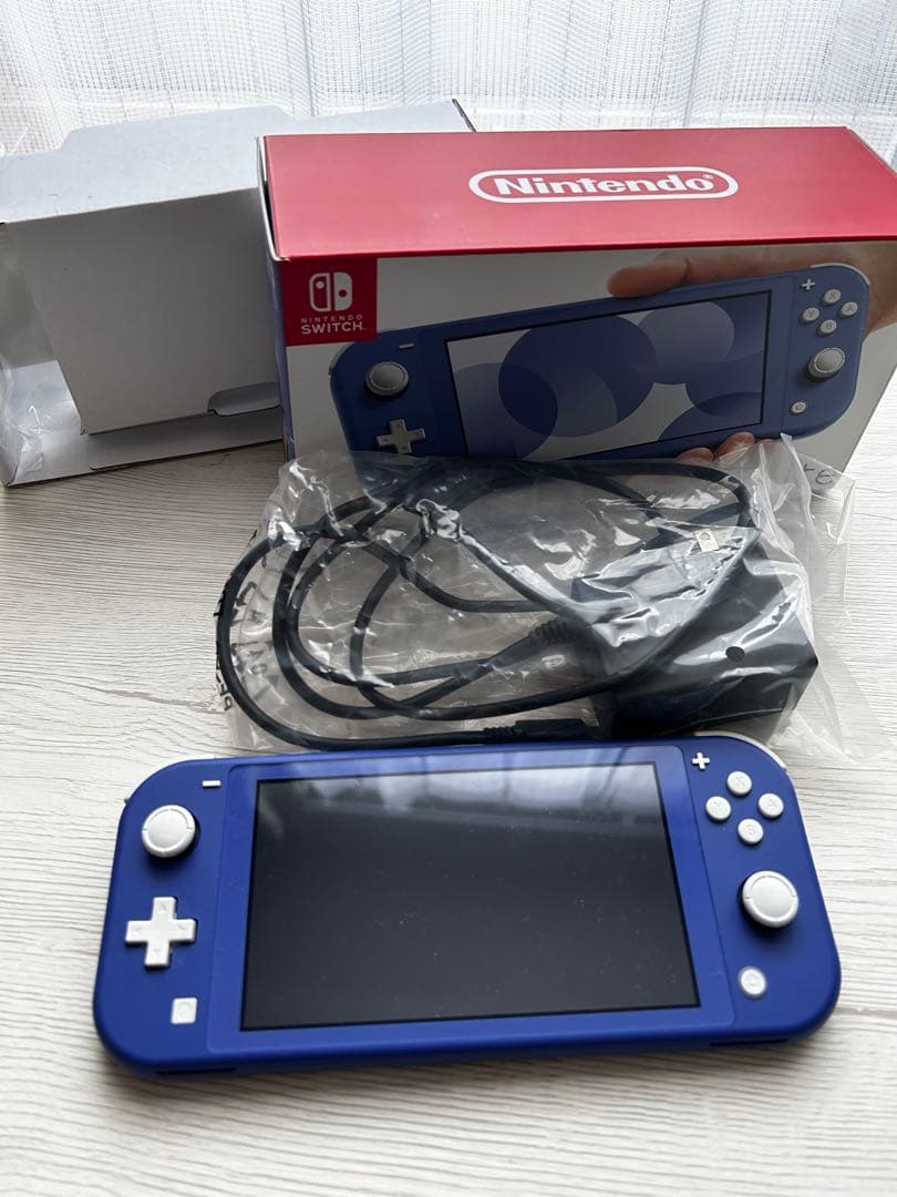 Switch Nintendo Lite ブルー　スイッチライト