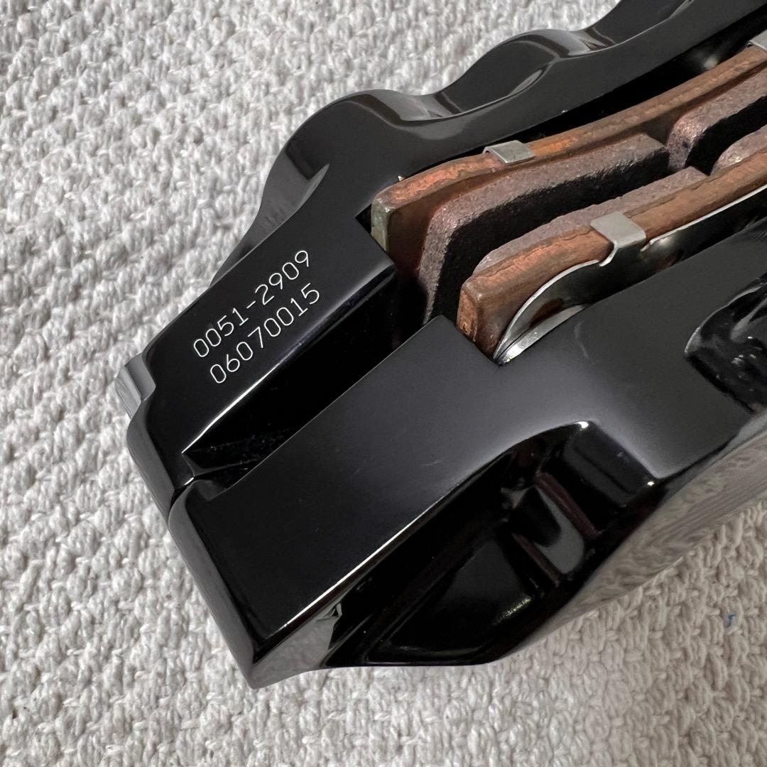 パフォーマンスマシン　ブレーキキャリパー　フロント