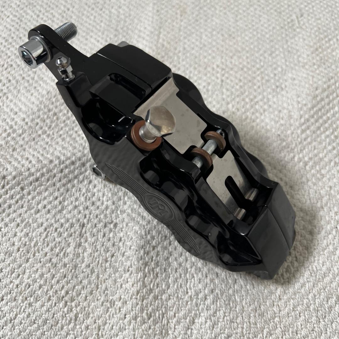 パフォーマンスマシン　ブレーキキャリパー　フロント