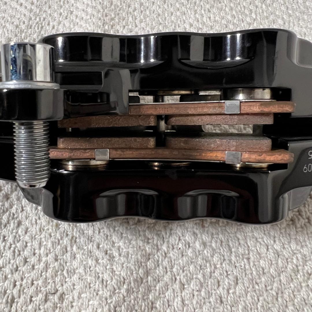 パフォーマンスマシン　ブレーキキャリパー　フロント