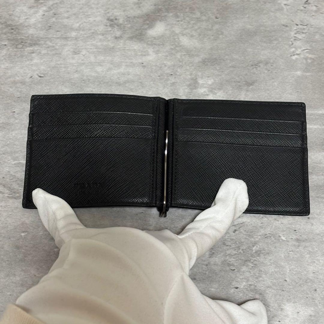 極美品/RFID✨プラダ マネークリップ サフィアーノ メタルロゴ 折り財布