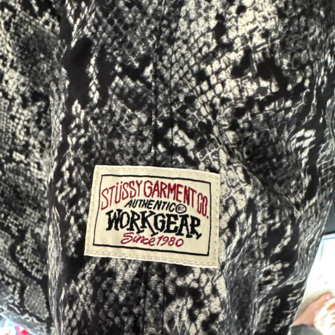 きのSTUSSY WORKGEAR リバーシブル ダウンベスト パイソン柄