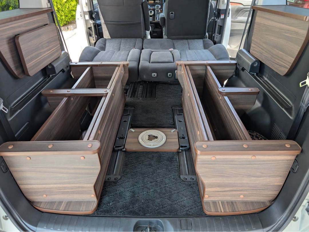 三菱デリカD5グランドモーター社Dキャンパーベッドキット他直接引き取り可