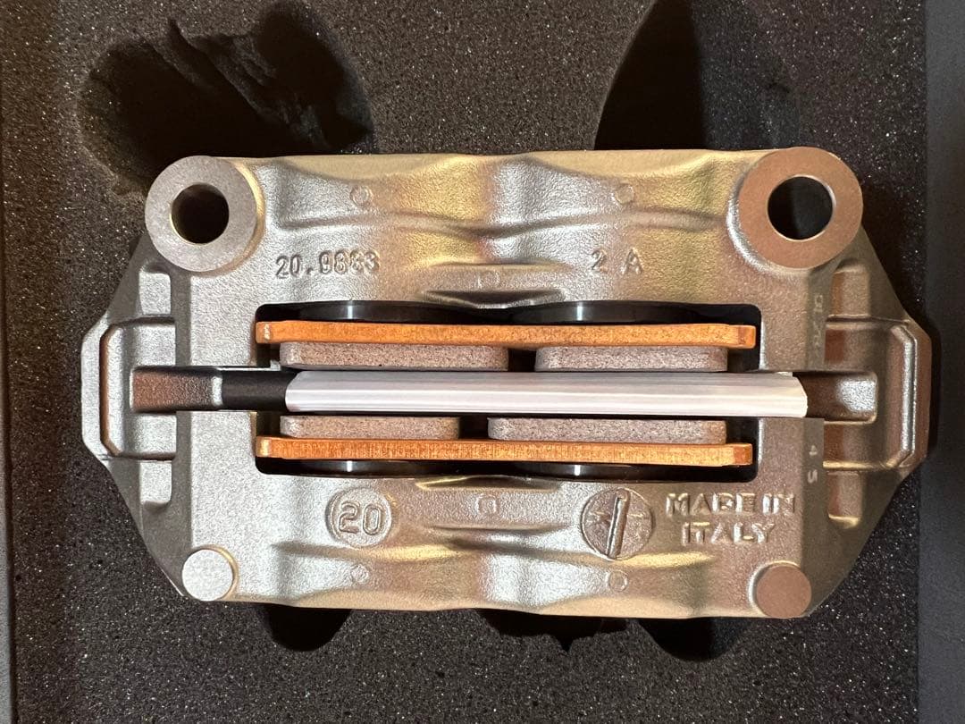 ブレンボ M4 34/34 100mm ブレーキキャリパー