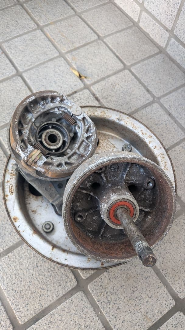 ホンダ　モンキー　純正ホイール 　ブレーキドラム、シャフト付き