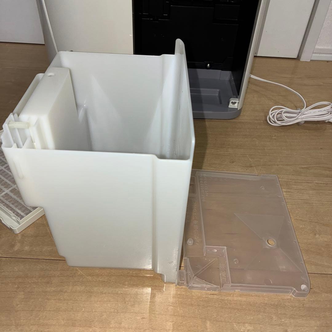 美品　使用短い　コロナ 除湿機 CD-s6318-W 美品2018年製