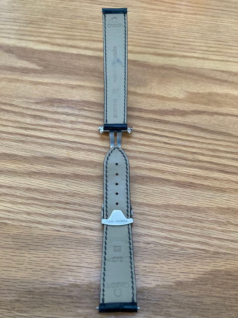 OMEGA ブラック アリゲーターレザーストラップ と フォールディングクラスプ