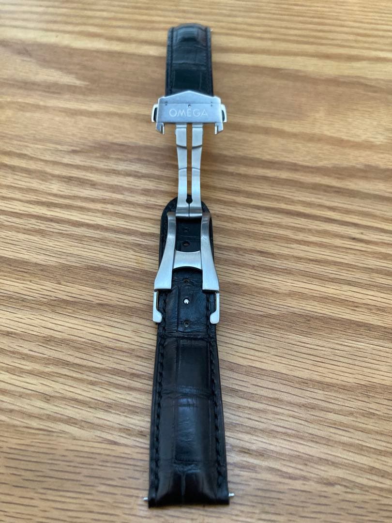 OMEGA ブラック アリゲーターレザーストラップ と フォールディングクラスプ