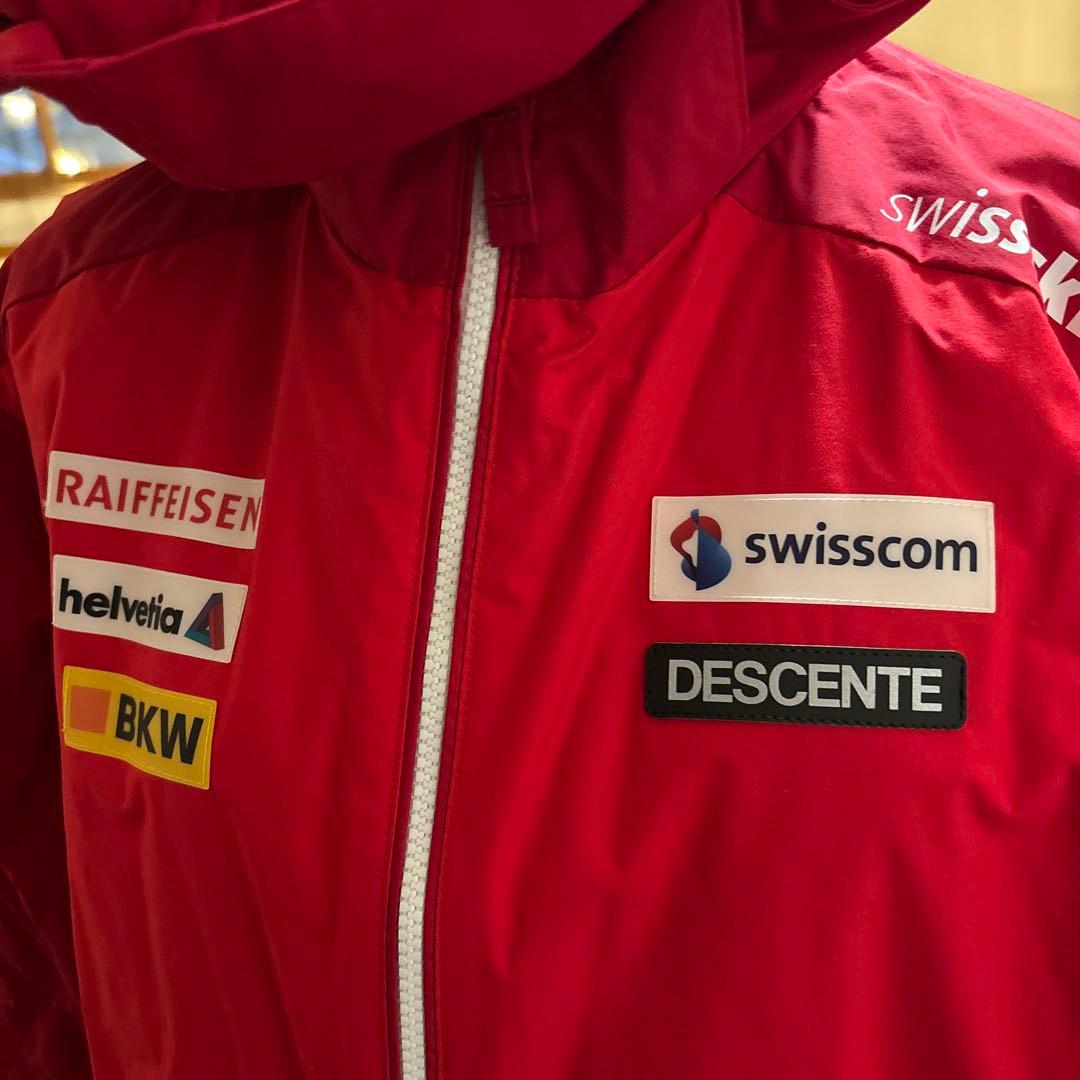 DESCENTE 赤 黒フード付き スキーウェア上下セット