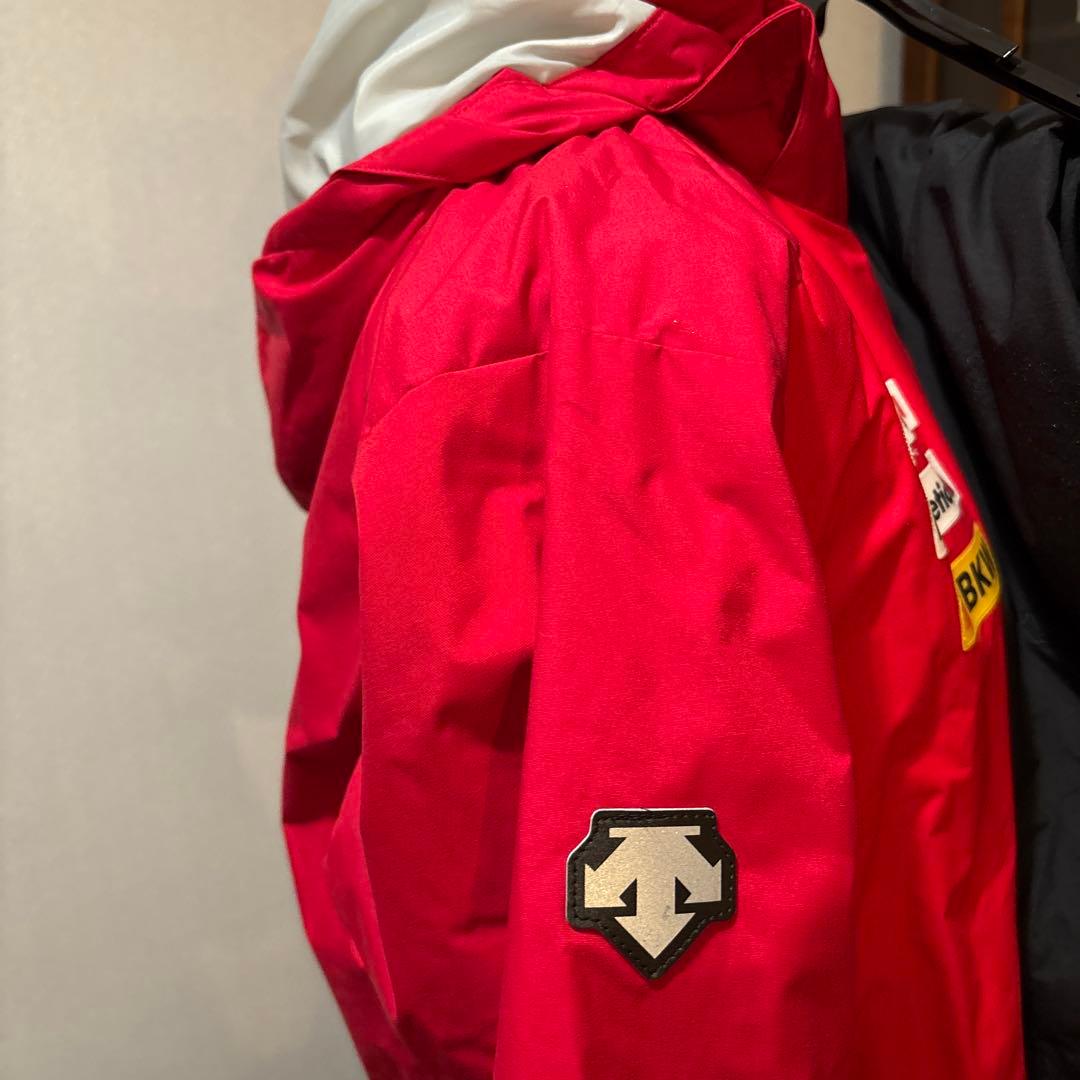 DESCENTE 赤 黒フード付き スキーウェア上下セット