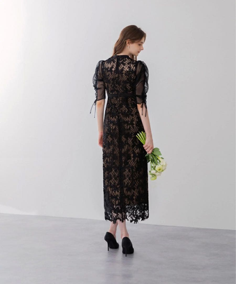 完売品　人気　レジャ　シアーレースパフスリーブスリットIラインドレス　S