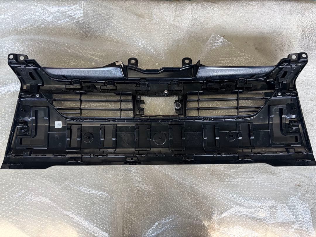 R7.9新車外し ハイエース200系アースカラーパッケージ　純正フロントグリル