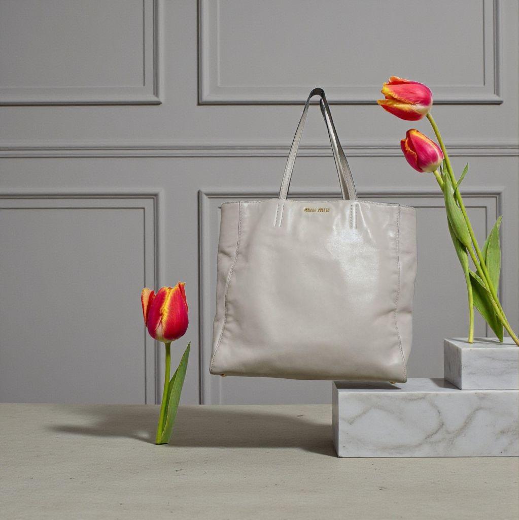 【美品】MIU MIU ミュウミュウ レザートートバッグアイボリー