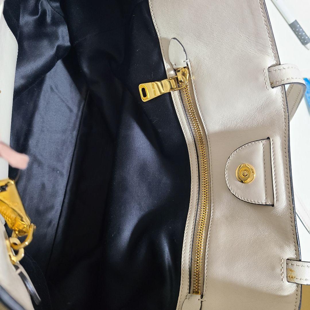 【美品】MIU MIU ミュウミュウ レザートートバッグアイボリー