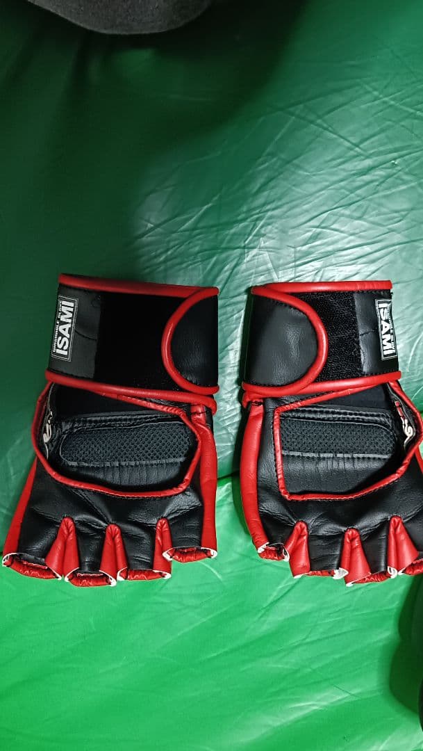 清*郎様 Venum ボクシンググローブ Isami オープンフィンガーグローブ